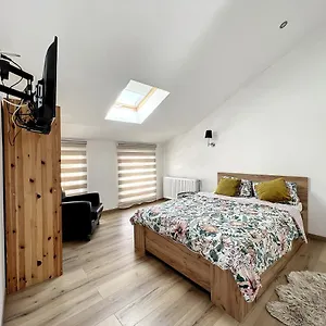 Appartamento Maison De Jacuzzi Wiffi à 4km Aéroport, Charleroi